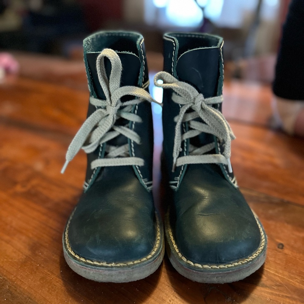 Duck Feet Fåborg 
Gorgeous green color in excellent condition! 
Size 41